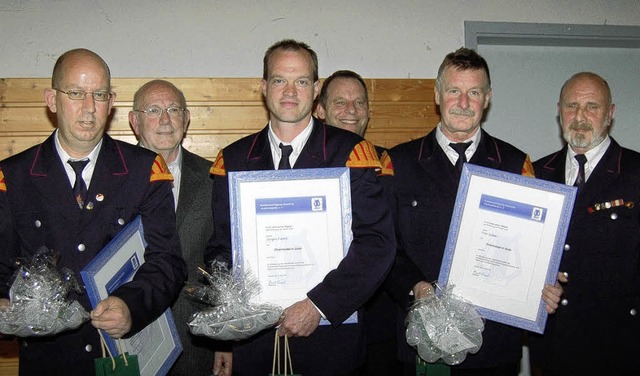 Ehrungen bei der Feuerwehr (von links)...rn, Fritz Giler und Hans Armbruster.   | Foto: Renate Tebbel