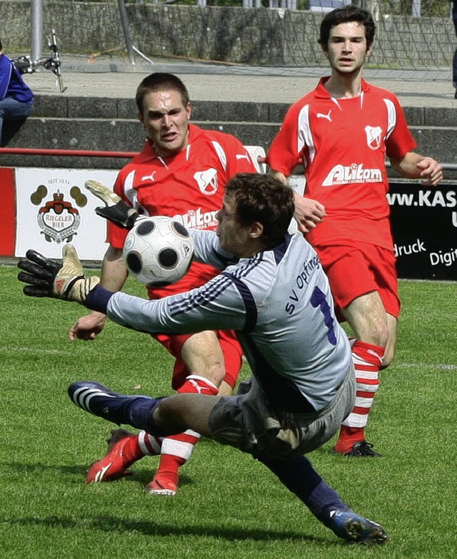 Andreas Krkel berwindet SVO-Keeper M...u zu und erzielt spter dann das 2:0.   | Foto: Andreas Klein