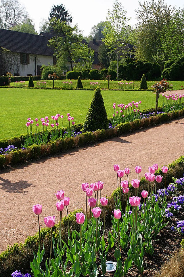 Klare Linien: Der Prinzengarten im Frhjahr   | Foto: Erika Sieberts