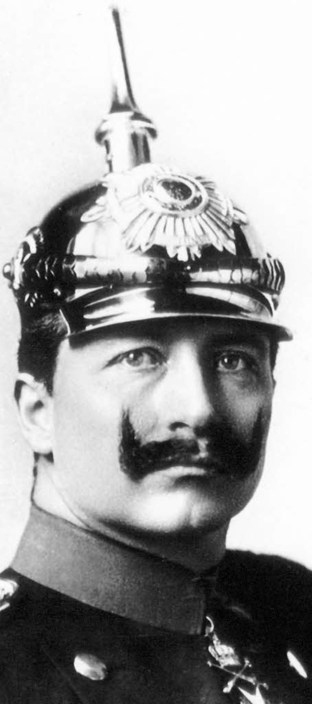 Kriegsherr mit soldatischer Pickelhaube: Kaiser Wilhelm II. im Jahr 1917.   | Foto: dpa