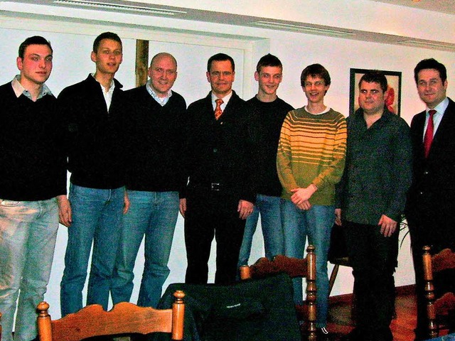 Mitglieder der Jungen Union, darunter ...nks) und Bernhard Maas (3. von links).  | Foto: Junge Union