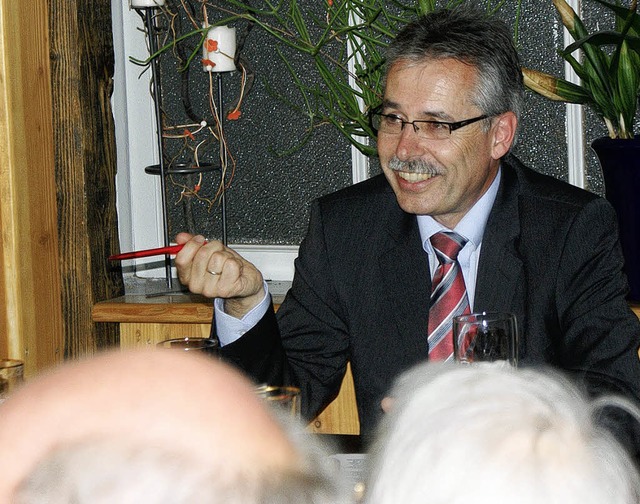 Brgermeisterkandidat Peter Welz bei der Diskussion  im Burgcaf in Landeck  | Foto: Hans-Jrgen Trul