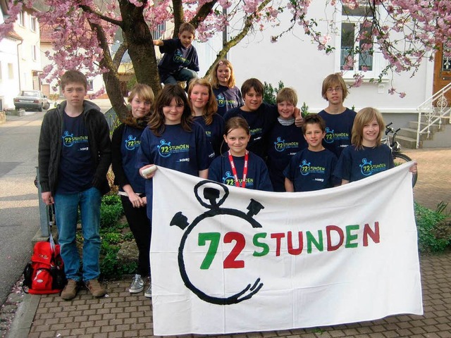 Ministranten aus Steinen und Maulburg im blauen Aktions-T-Shirt  | Foto: privat