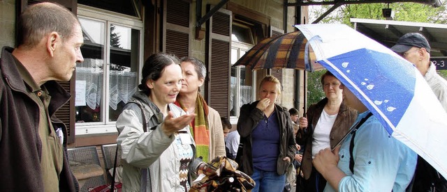 Vom Regen nicht zu bremsen: Die Stadtr...etra Tesche-Soeberdt (2. von links).    | Foto: Nicole Mai