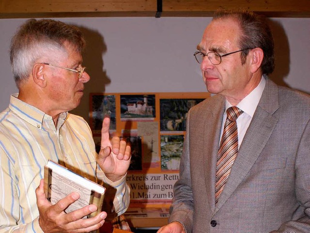 <Bildtext>Georg Keller (rechts) wurde ...Ehrenvorsitzenden  ernannt.</Bildtext>  | Foto: Werner Probst