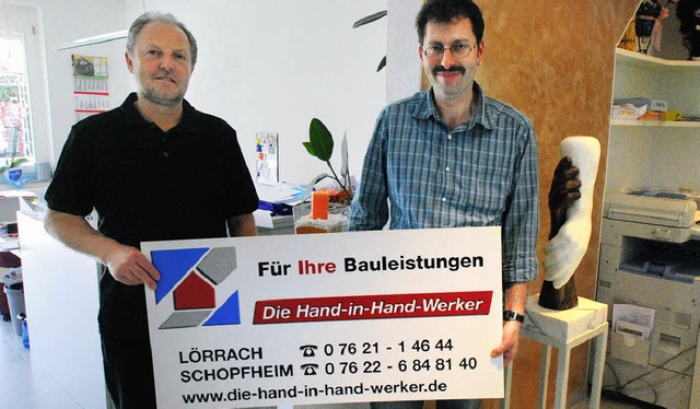 Karlheinz Asal und Bernd Strittmatter ...hpartner bei den Hand-in-Hand-Werkern.  | Foto: Ruda