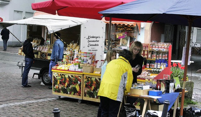 Die Tage des Wochenmarktes auf dem Mar...t  vor dem Rathaus seinen Platz haben.  | Foto: Hiller