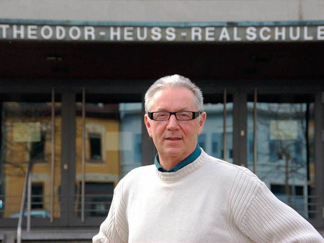 Schulleiter Klaus Boos kann sich ber ...erung der Lrracher Realschule freuen.  | Foto: Nikolaus Trenz
