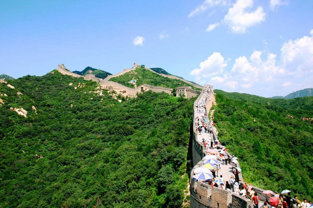 Die Chinesische Mauer ist mittlerweile zu einer Touristenattraktion geworden.  | Foto:  Stefan Wldin - Fotolia.com