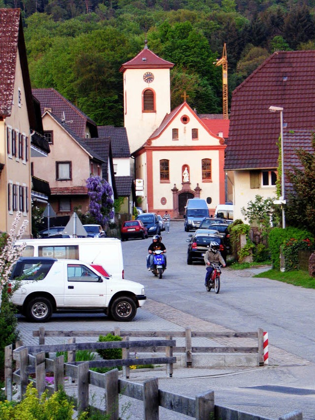 Zentrum der Dorfsanierung in Wallburg: die Dorfstrae  | Foto: Stefan Merkle