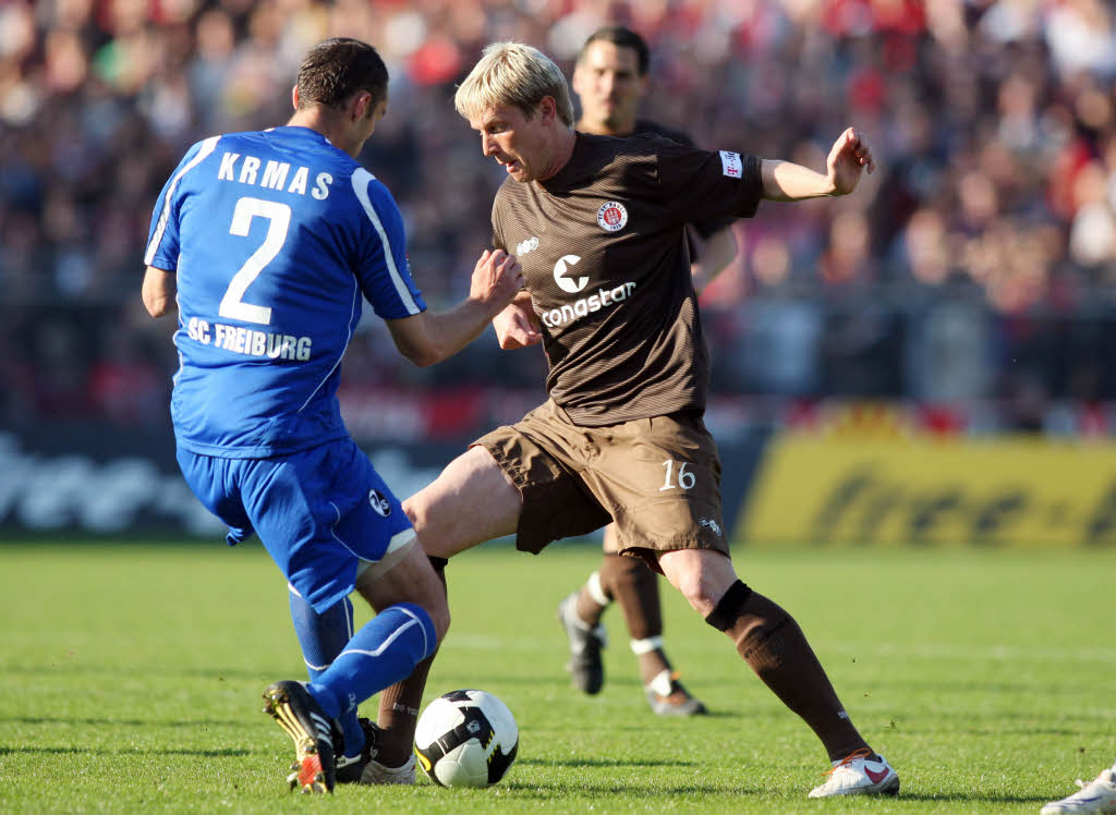 Pavel Krmas gegen Marius Ebbers (rechts)