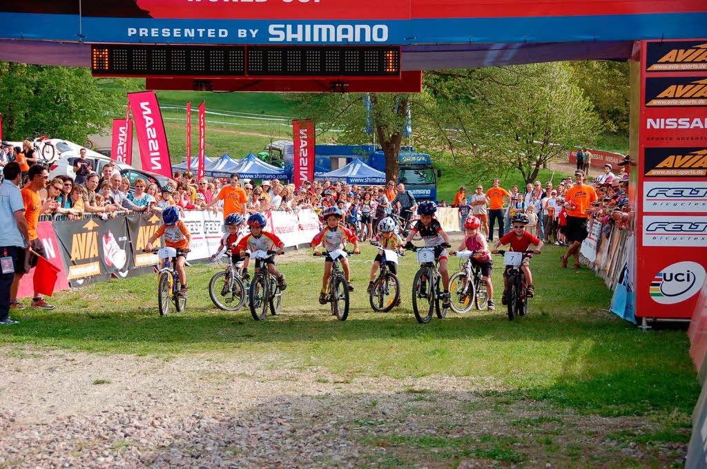 Das erste Mountainbike-Nachwuchsrennen in Rammersweier: Start fr die ganz Kleinen.