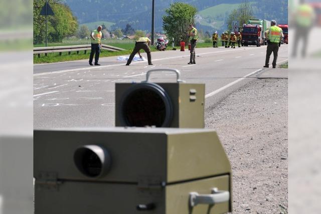 Tödlicher Motorradunfall auf der B 31 bei Kirchzarten
