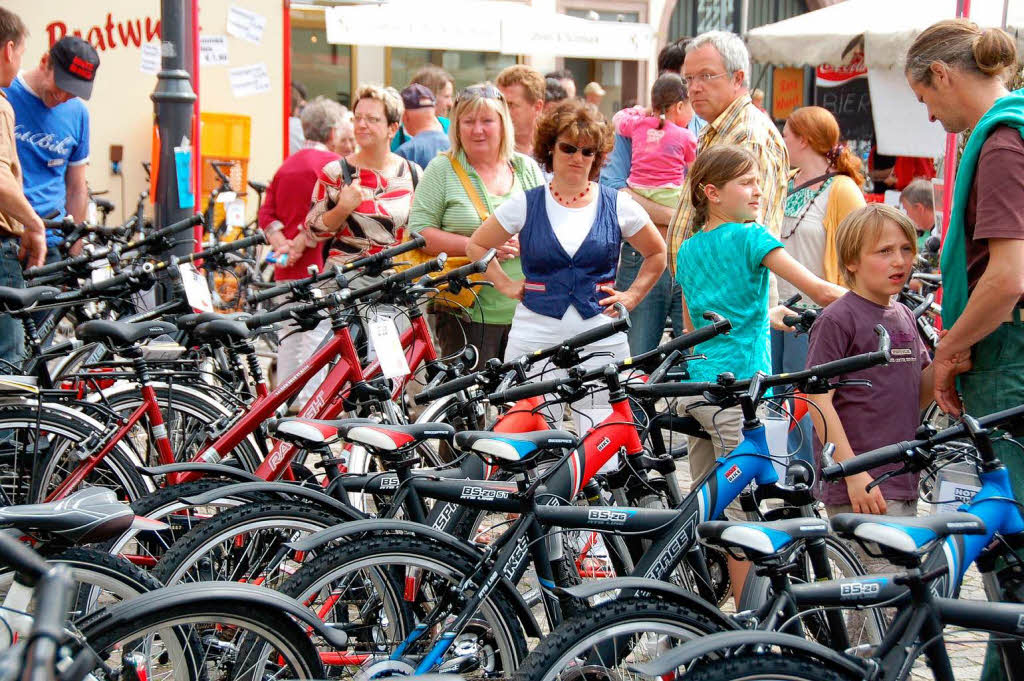 Gedränge auf dem Marktplatz Gedränge auf dem Marktplatz