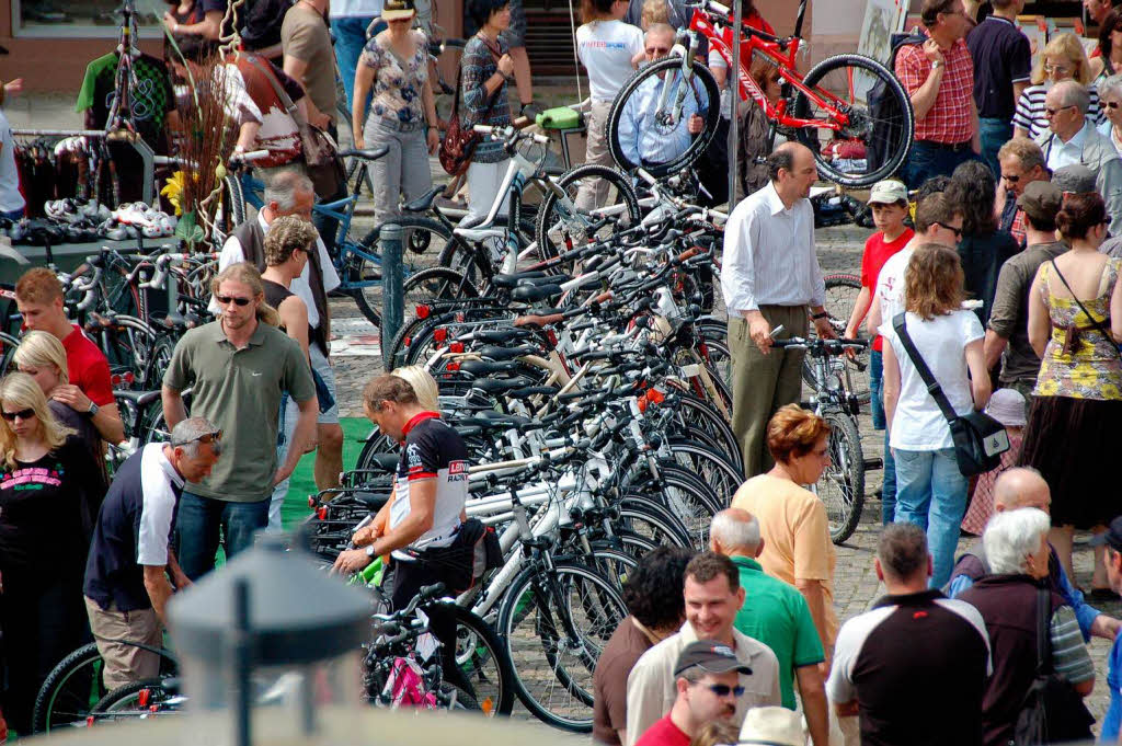 Groß war das Angebot an neuen wie an gebrauchten Fahrrädern Groß war das Angebot an neuen wie an gebrauchten Fahrrädern