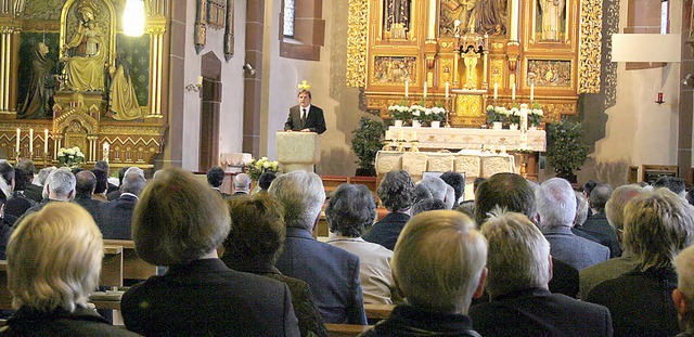 Viele Menschen gedenken der umfangreichen Leistungen Gerhard Finkbeiners.   | Foto: Fssel