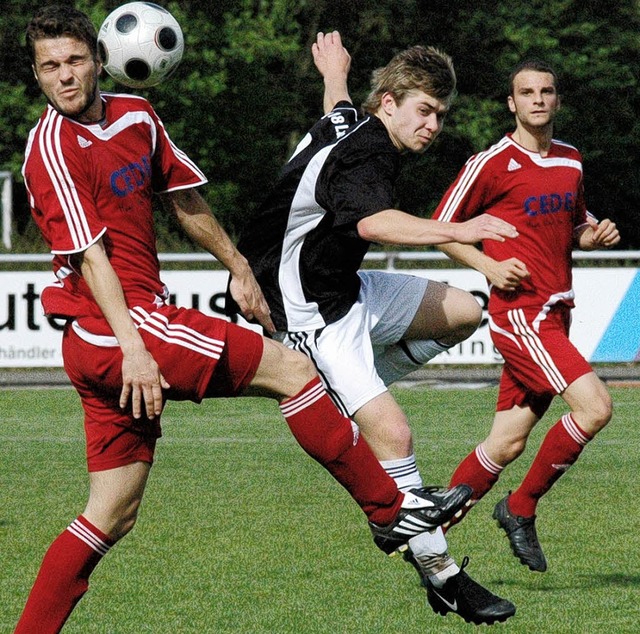 Einsatzfreudig: der Laufenburger Marcus Widmann (Mitte)   | Foto: kaufhold