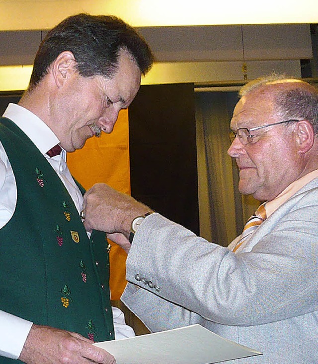 Andreas Hank wurde  vom Vizeprsident Georg Mayer ausgezeichnet.   | Foto: Franz Hilger