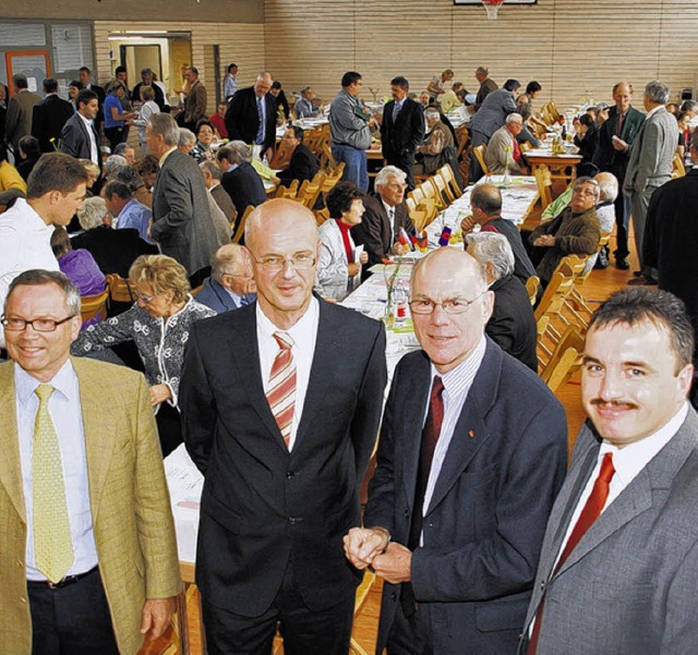 Norbert Lammert  (2. von rechts) flank...er (2.  von links) und   Jrgen Guse    | Foto: Vollmer