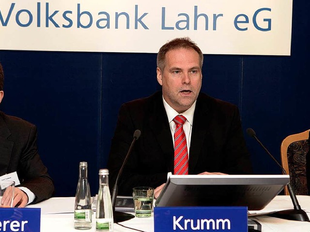 Volksbankchef Reinhard Krumm zieht eine positive Bilanz.  | Foto: Christoph Breithaupt