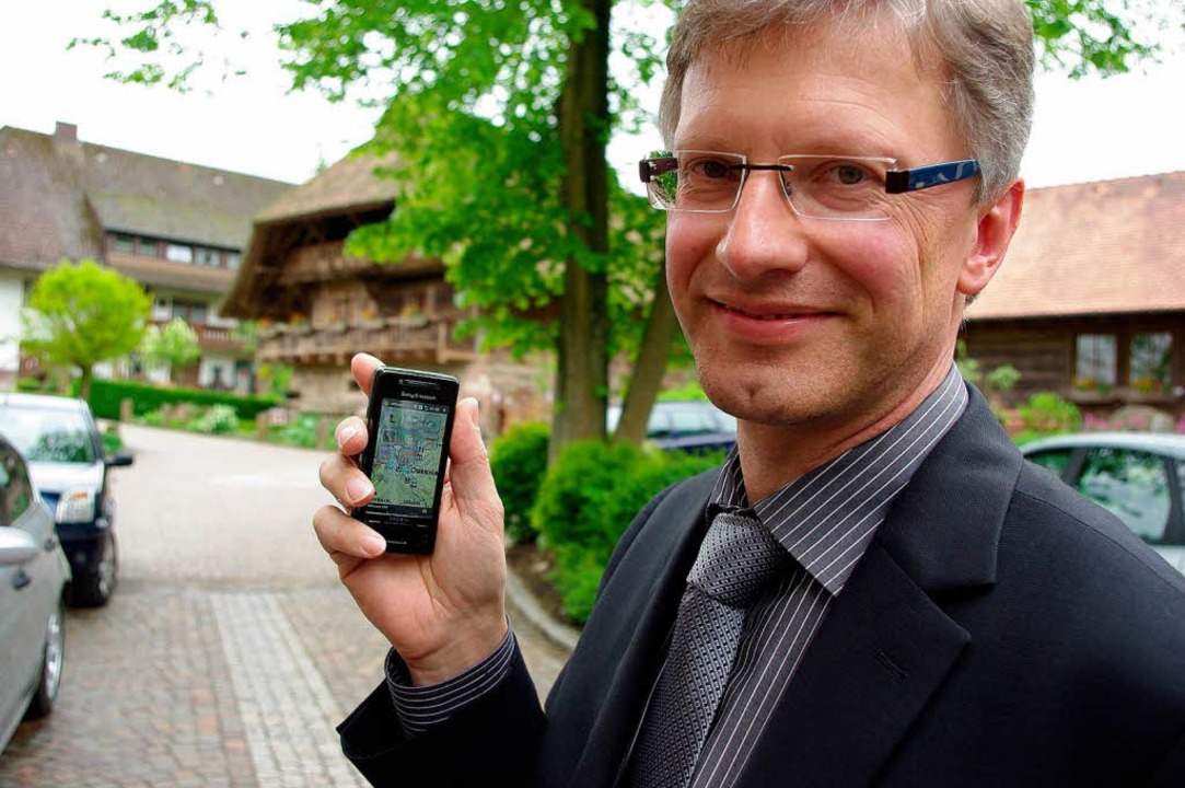 Oberharmersbachs Bürgermeister Siegfri...&#8220; bereits auf sein Handy geladen  | Foto: hrö