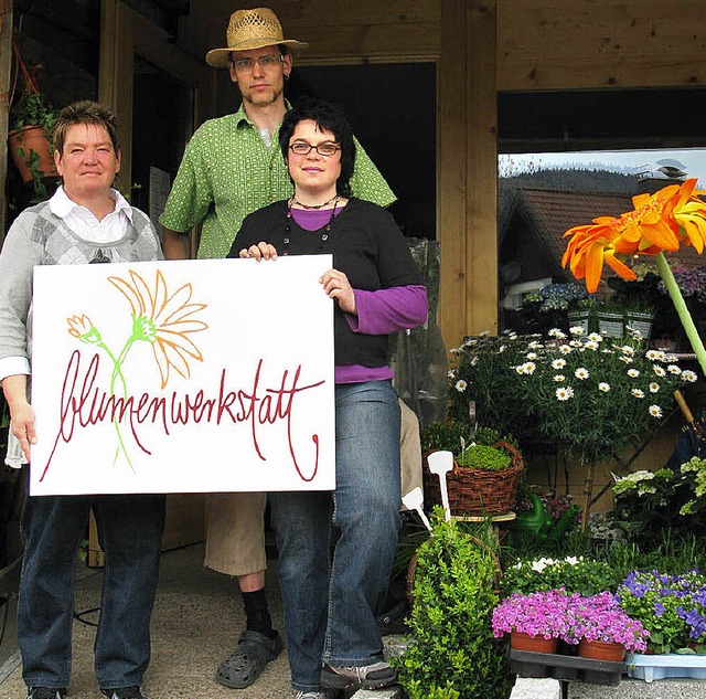 Das Blumenwerkstatt-Team freut sich vi...lika Burgert, Stefan und Diana Kpfer   | Foto: Ulrike Spiegelhalter