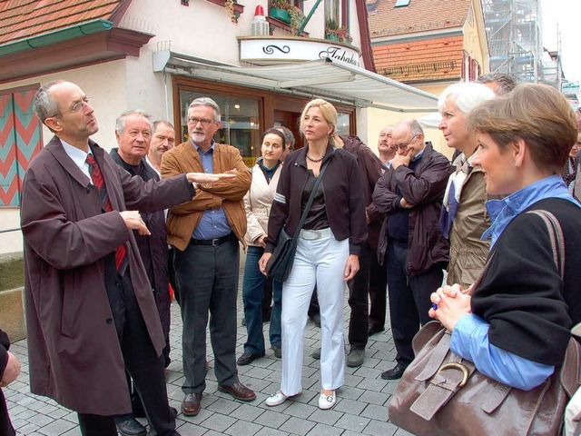 Brgermeister Wilfried Wallbrecht erl...egation Details der Stadtentwicklung.   | Foto: Sabine Ehrentreich