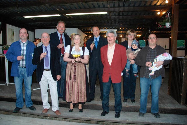 Am Donnerstag wurde das Wein- und Maifest in jechtingen erffnet.  | Foto: Roland Vitt