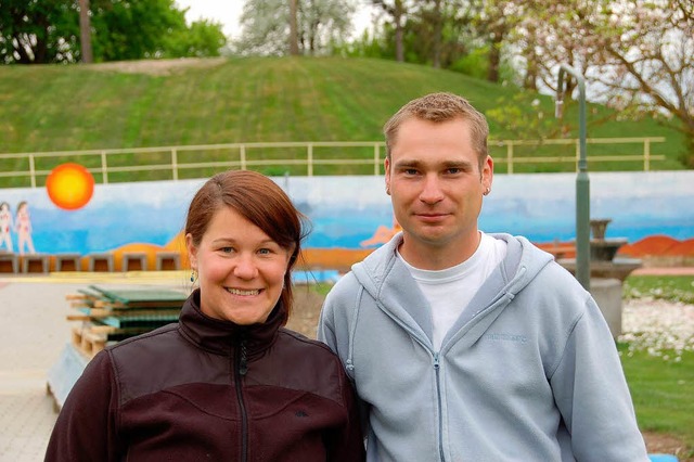 Karin Ortolf und Mike Leonhardt arbeiten ab sofort im Ihringer Kaiserstuhlbad.  | Foto: Michel Gandon