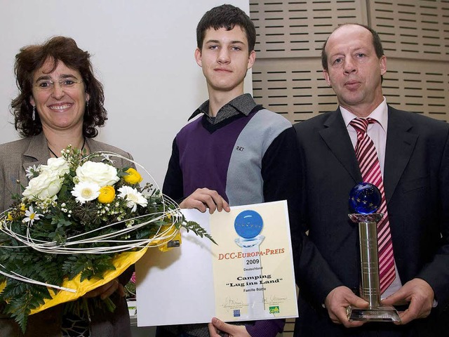 Michael Bttle nahm mit Sohn Niklas un... die Auszeichnung in Essen entgegen.    | Foto: Markus Winzer