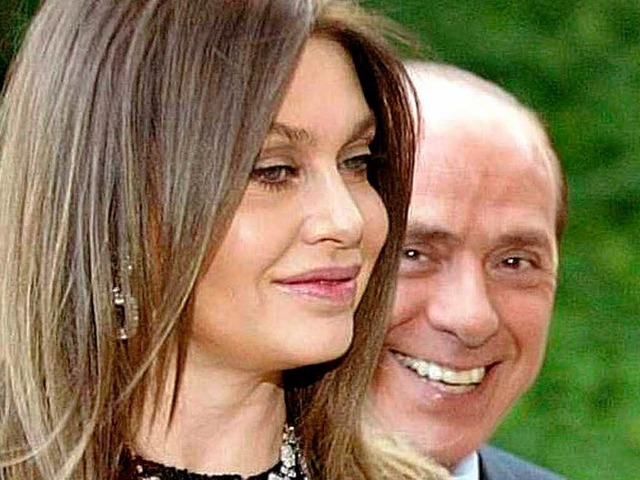 Signora Berlusconi mag dem Treiben ihres Mannes nicht lnger zusehen.  | Foto: dpa