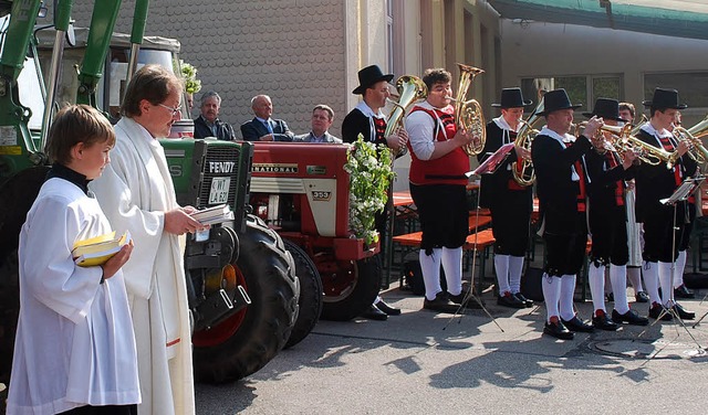 <Bildtext>Pfarrer Jrg Lichtenberg seg...raktorenfest in Rotzingen. </Bildtext>  | Foto: daniela jarusel