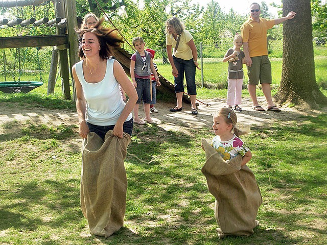 Sackhpfen gegen die Eltern, das macht Spa.   | Foto: Tina Lindemann