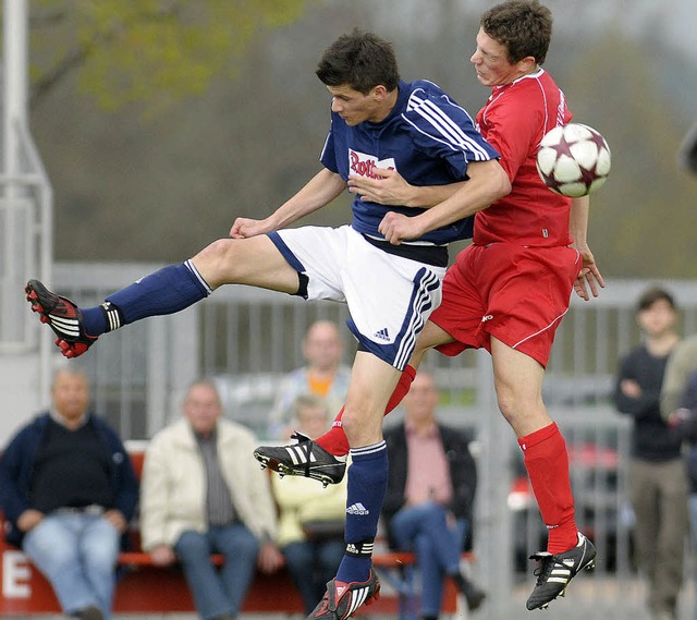 Der TuS Bonndorf, hier mit Benjamin Sc...se seine Linie &#8211; und das Spiel.   | Foto: Dieter Reinhardt