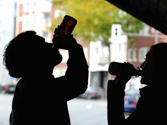 Jugendliche kommen zu frh mit Alkohol in Kontakt  | Foto: ddp