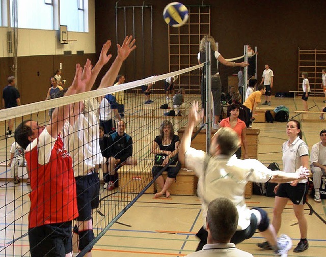 Spannende Begegnungen am Netz gab es b...lder-Volleyball-Turnier in Neustadt.   | Foto: Gerhard Mutter