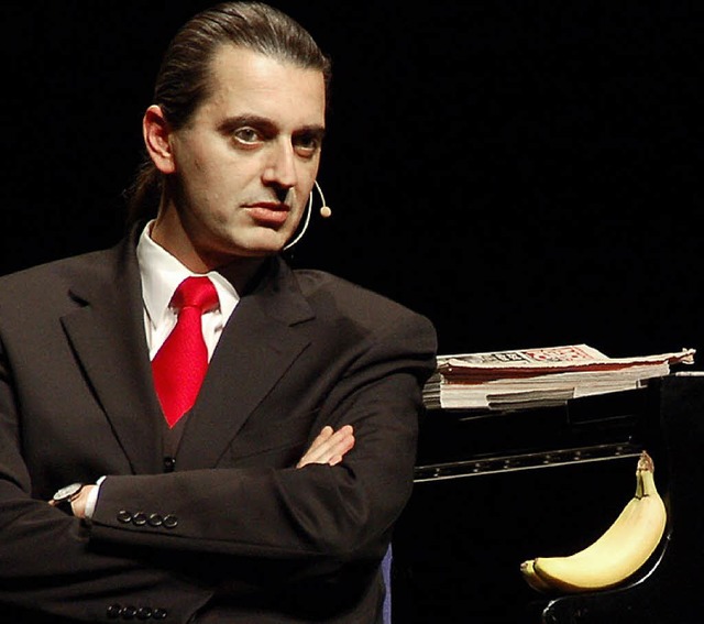 Die Banane als Symbol enttuschter Erw...g: Hagen Rether liebt die Irritation.   | Foto: Ehrentreich