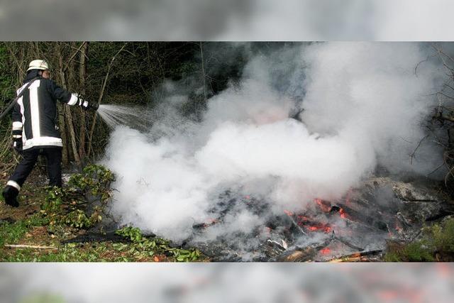 Feuerwehren verhindern einen greren Waldbrand