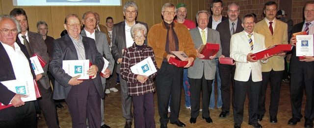Zahlreiche Mitglieder wurden bei der J...ste um  den  Verein   ausgezeichnet.    | Foto: Bernhard Birlin