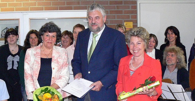 Ehrung fr zwei langjhrige Lehrerinne...(links) und Gudrun Zapf (rechts) aus.   | Foto: Dieter Fink