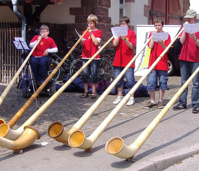 Tief Luft holen und pusten: die junge Alphorncombo &#8222;Cool&#8220;   | Foto: r. Kingma