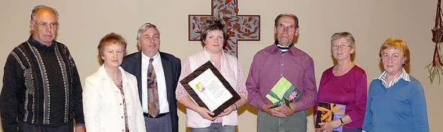 Ehrungen beim Kirchenchor Mahlberg: (v...rkle sowie die  Dirigentin Rita Trbi  | Foto: Verein