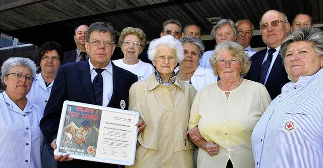 DRK-Helfer der ersten Stunde: Margaret...te) war als einzige schon 1959 dabei.   | Foto: Eberhard Kopp