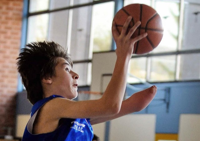 Fjodor Davidis (14) aus Staufen fehlt ...arm. Er ist ein sehr guter Korbjger.   | Foto: Meinrad Schn