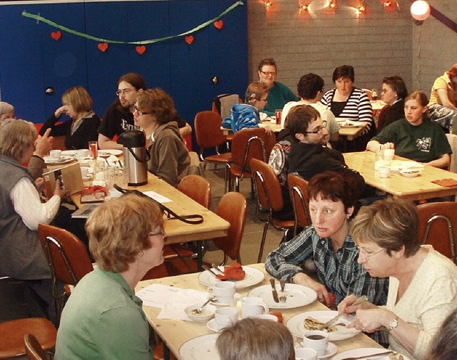 Pfannkuchenessen im Gemeindesaal in Ieper   | Foto: BZ