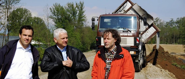 Die drei  Chefs der Grobaustelle Erle...amt) und Werner Trnkle  (Wald+Corbe).  | Foto: Fischer