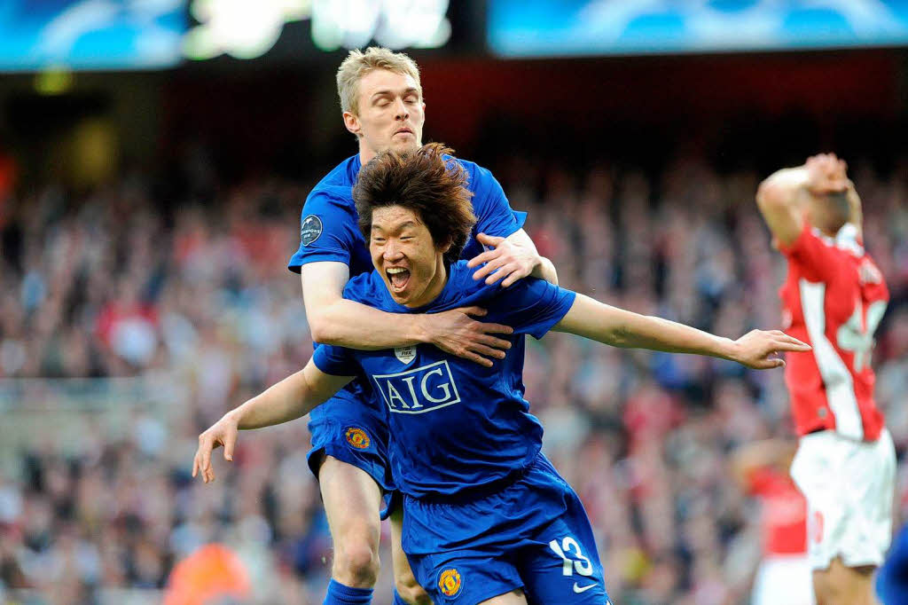 Park Ji-Sung (vorne) jubel über sein Tor. Park Ji-Sung (vorne) jubel über sein Tor.