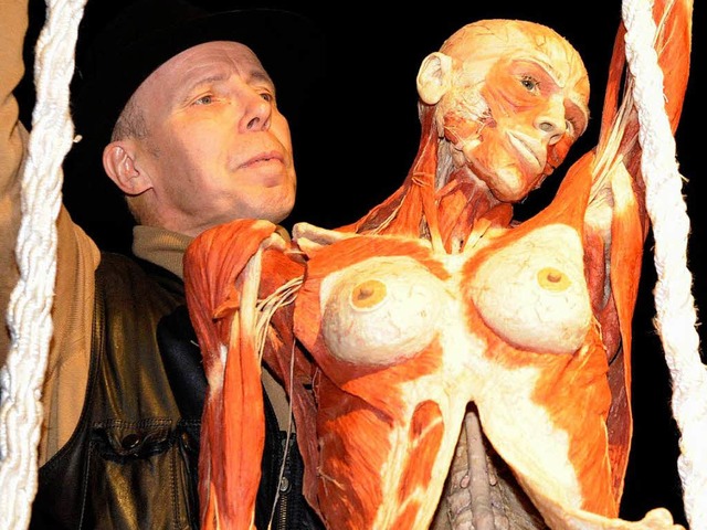 Gunther von Hagens polarisiert die Menschen wieder mit seiner Ausstellung.  | Foto: ddp