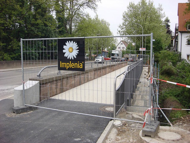 Eine Eimeldinger Firma will  ein gutes...einmauer auf der Kanderbrcke passen.   | Foto: Langelott