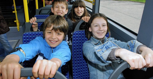 Festhalten, gleich bremst die Fahrerin...G sicheres und  korrektes Busfahren.    | Foto: Gertrude Siefke